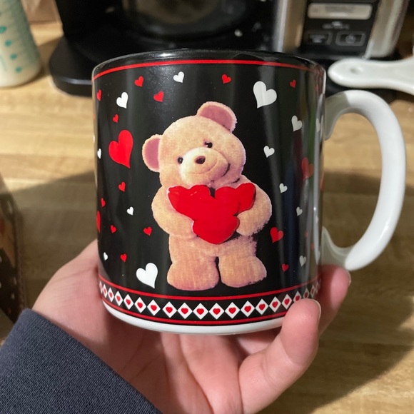 Beautiful small black and red mugs great for this Valentine's new - Picture 2 of 6